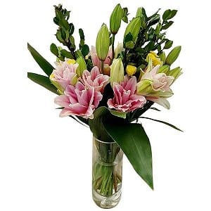 百合花束 lily-in-vase-601